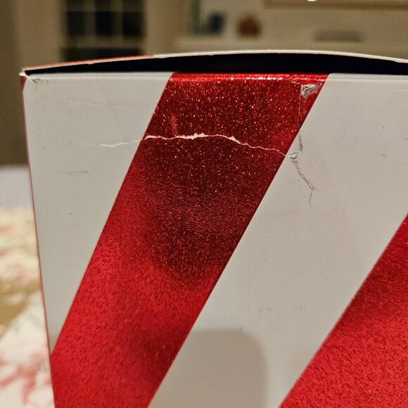 Glasshouse Fragrances - Naughty and Nice - Handful of Candy Canes Candle - NWT! - Picture 2 of 3